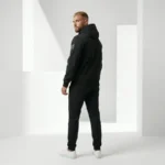 Helvetica Coupe Vent Homme Court Rembourre Avec Capuche (3)